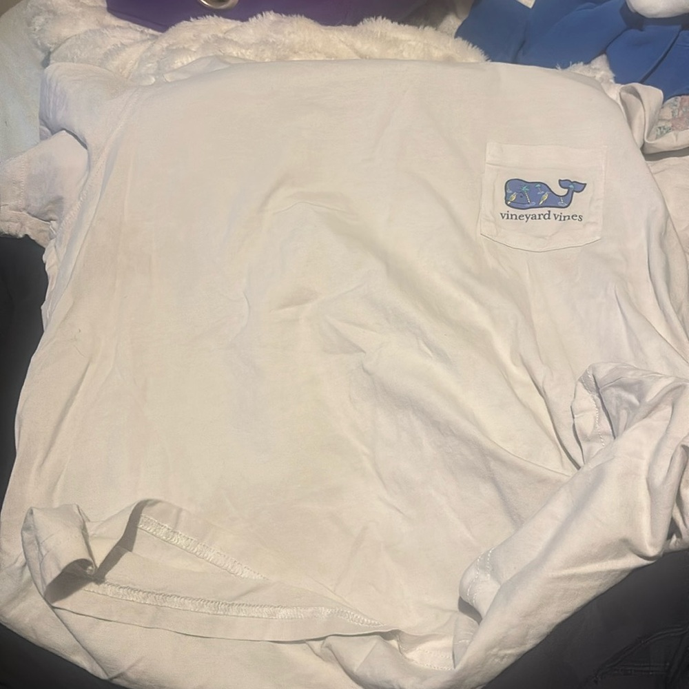 vineyard vines t shirt